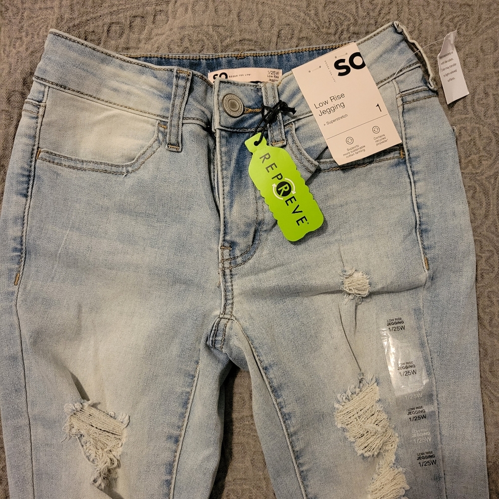 Woman's Juniors new with tags SO distressed skinny jeans size 1